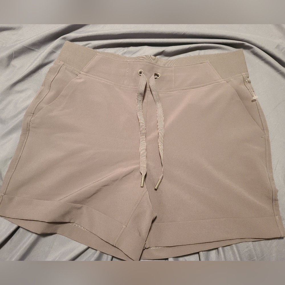 New Women's Shorts Size M 90 Degree by Reflex